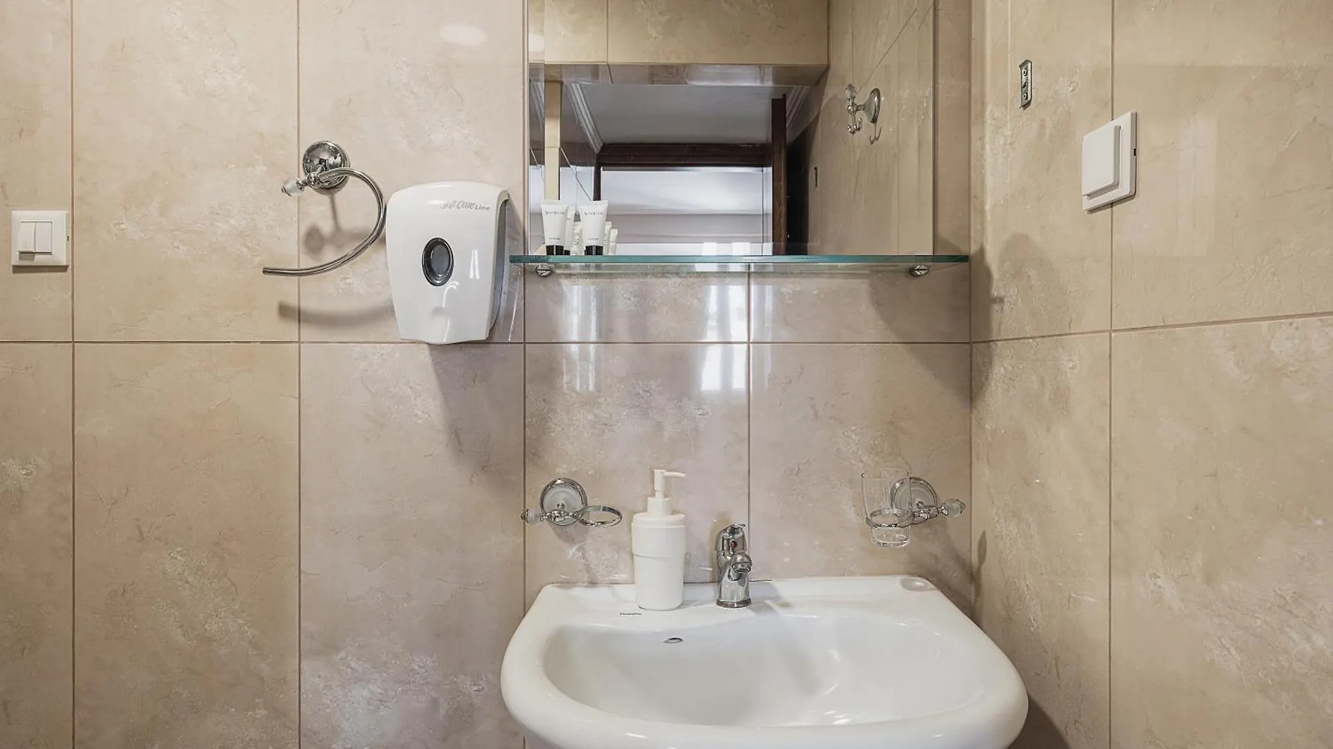 Theofilos City Hotel Chania  0*, Chania (Crete) Greece